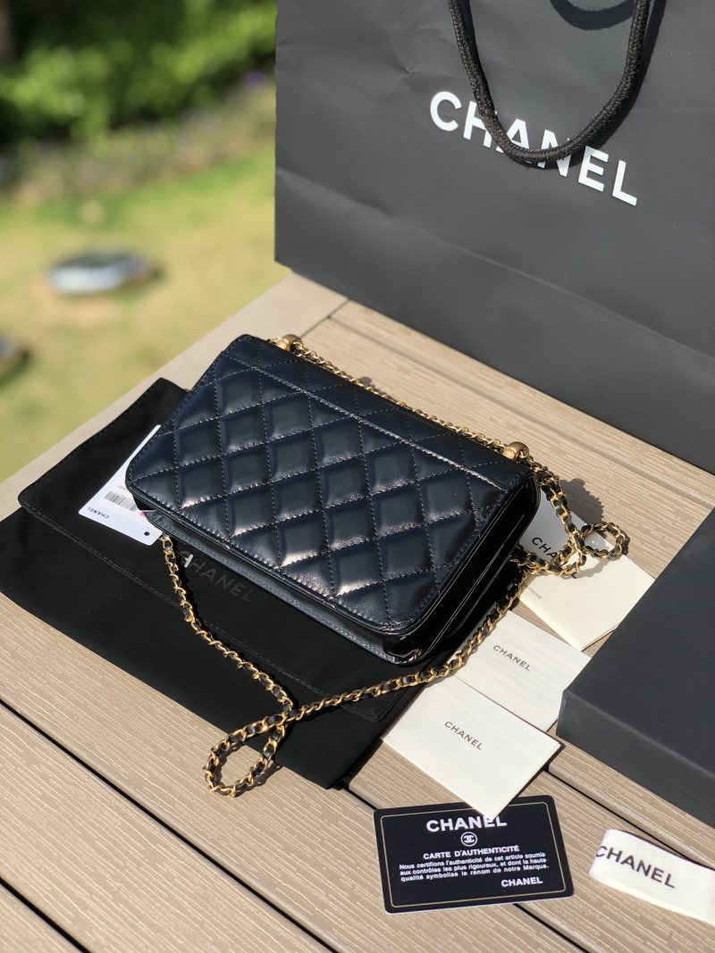 Сумка Chanel WOC черная с золотой фурнитурой