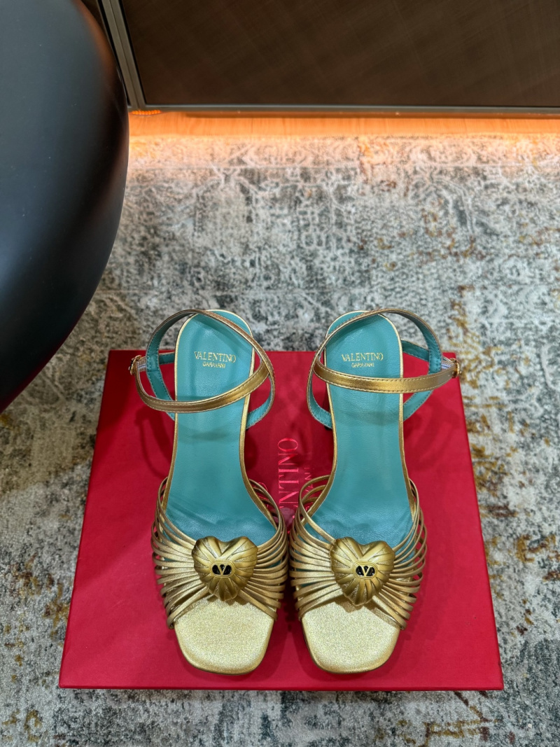 Босоножки Valentino Золотые Сердце Valentino Garavani