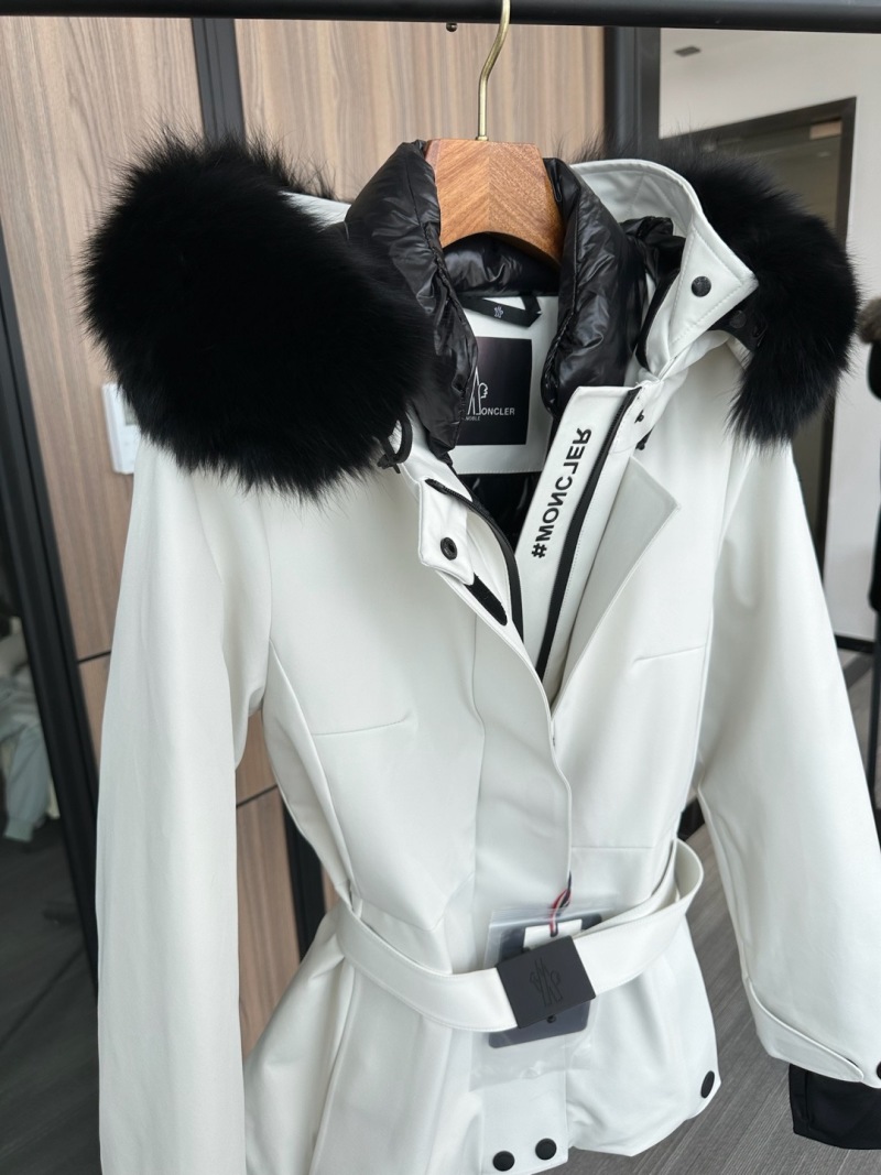 Пуховик Moncler