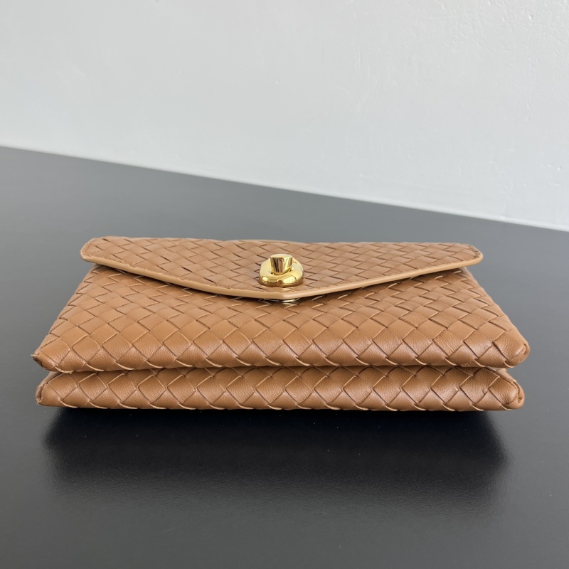 Кожаная плетеная сумка через плечо с металлической пряжкой Bottega Veneta