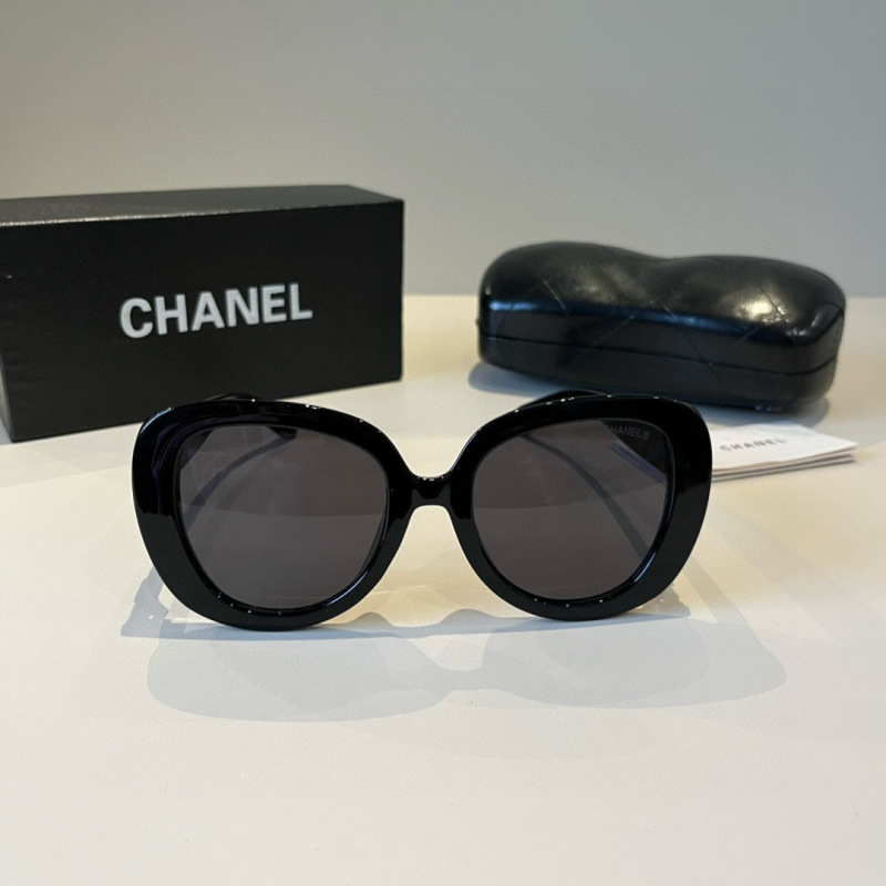 Солнцезащитные очки Chanel