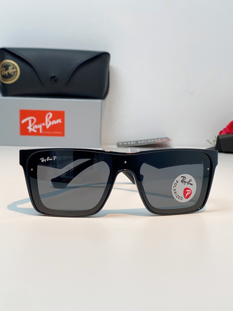 Солнцезащитные очки Ray-Ban RB8957 поляризованные черные