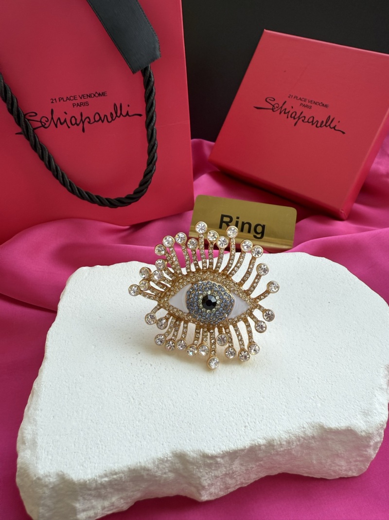 Брошь в виде глаза Schiaparelli