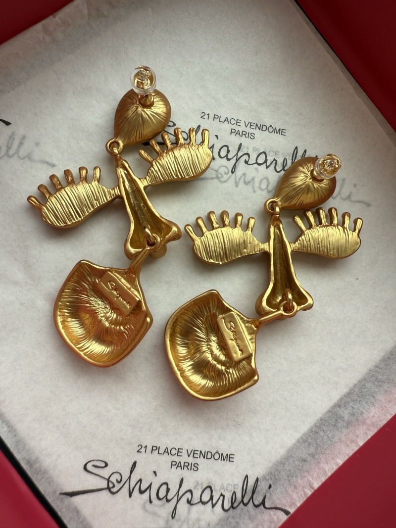 Серьги Schiaparelli с глазами и губами