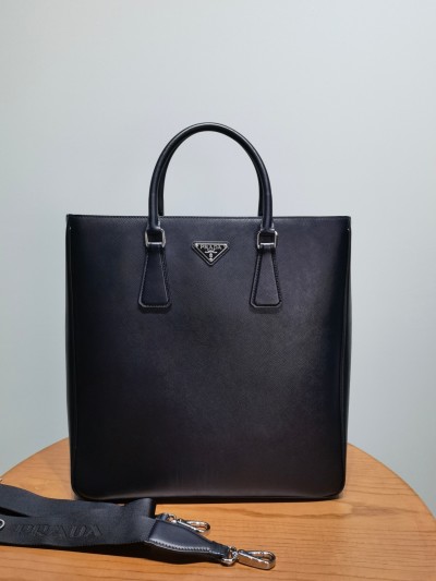 Деловая сумка Prada Saffiano черного цвета