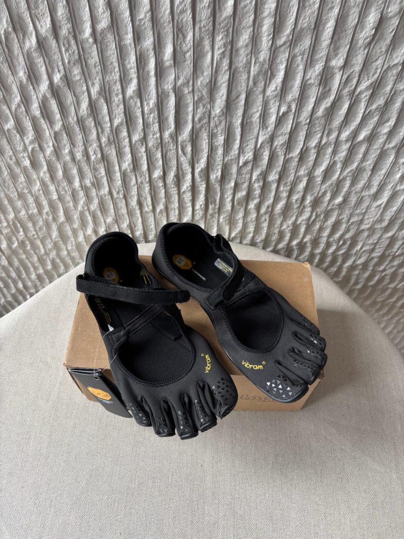 Женские черные анатомические балетки с пятью пальцами Vibram