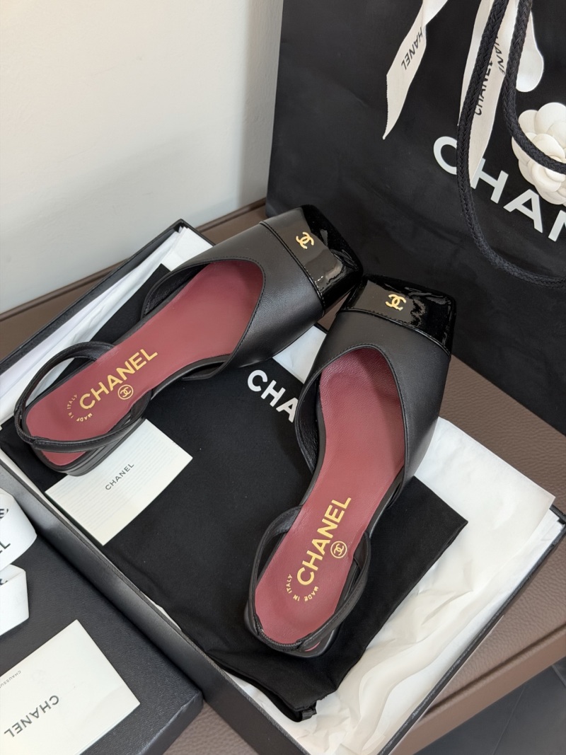 Женские туфли Chanel с лакированным носком