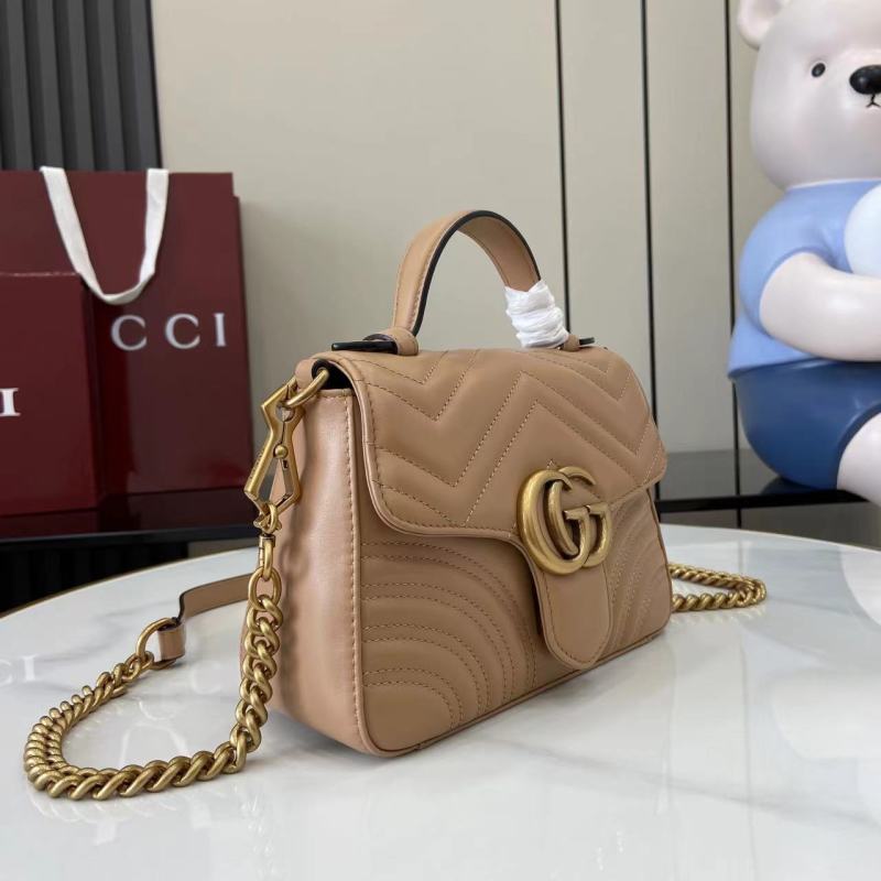 Сумка Gucci с золотой фурнитурой