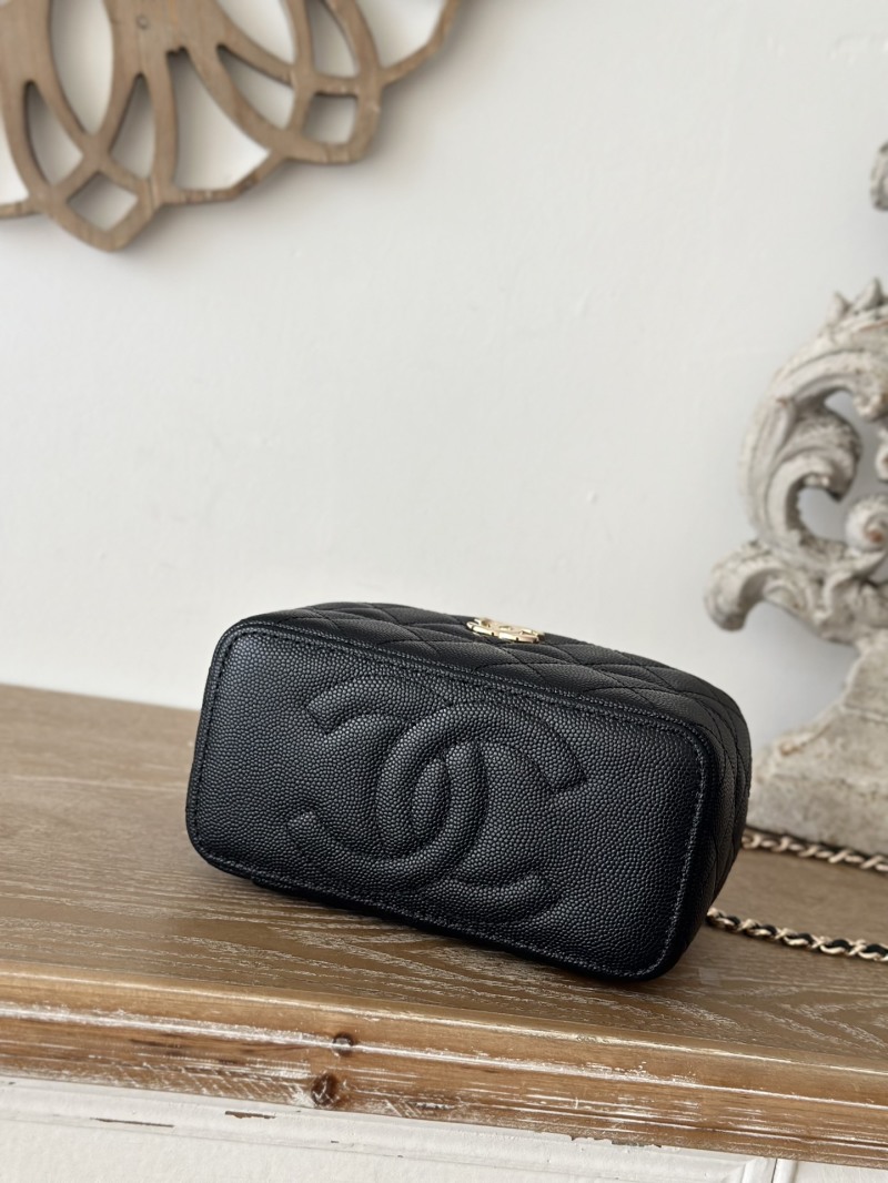 Черная кожаная сумка с цепочкой Chanel