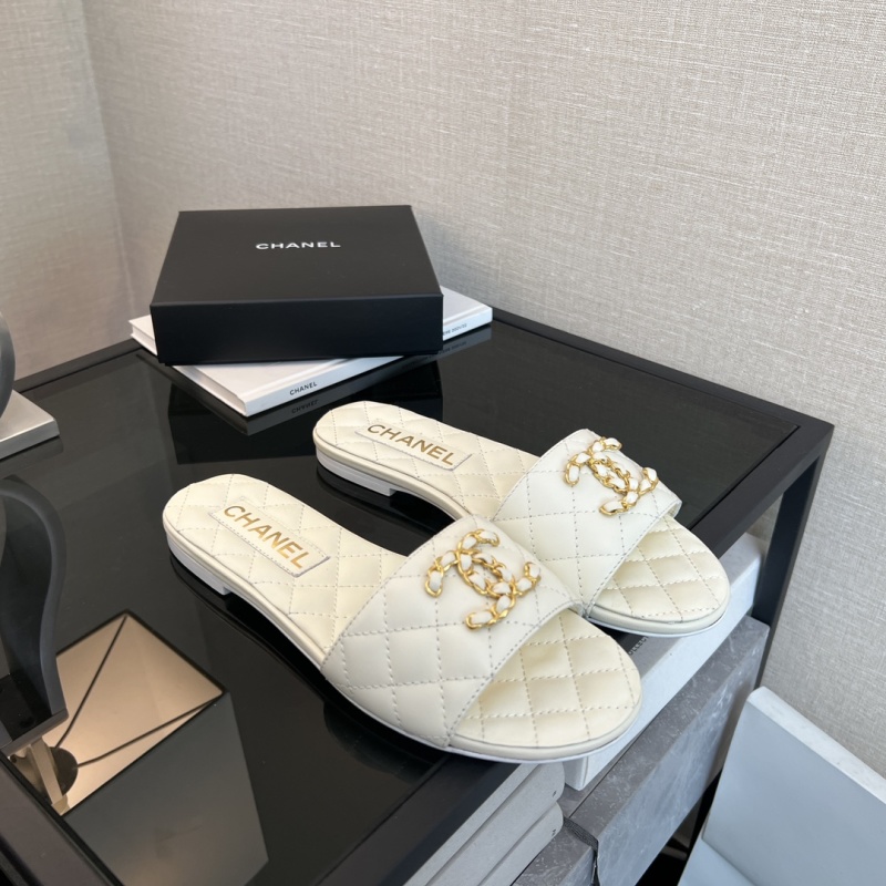 Женские кожаные сандалии с декоративным логотипом Chanel
