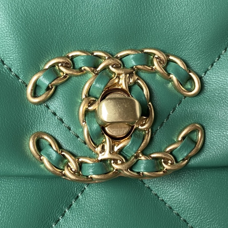 Кожаная сумка с цепочкой, зеленый цвет Chanel