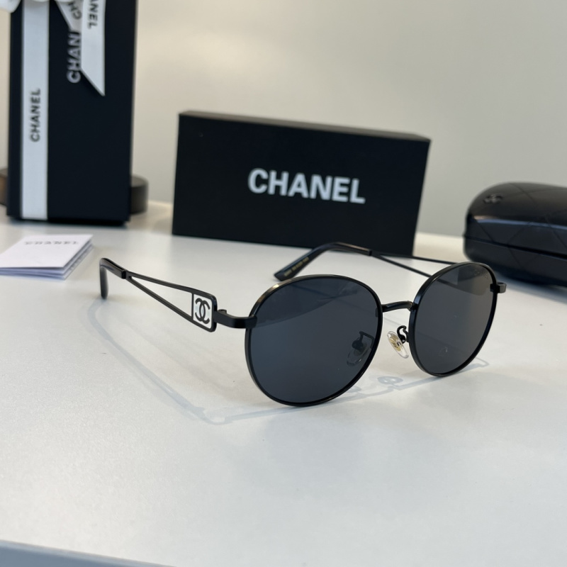 Солнцезащитные очки Chanel
