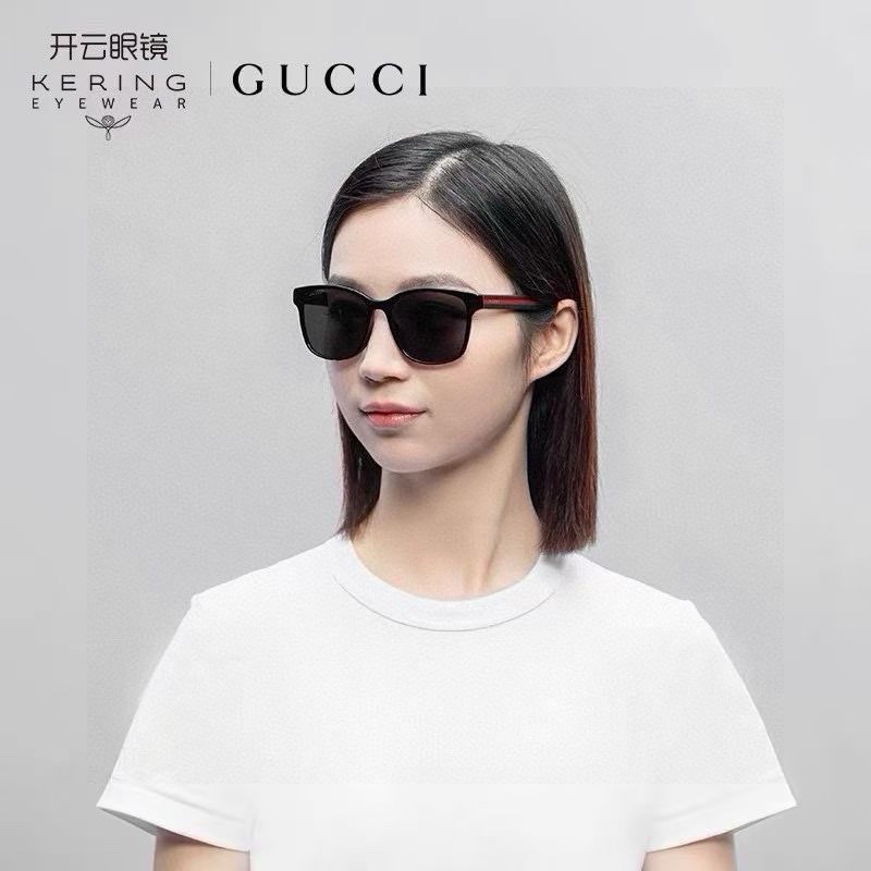 Солнцезащитные очки Gucci GG0417SK квадратная оправа