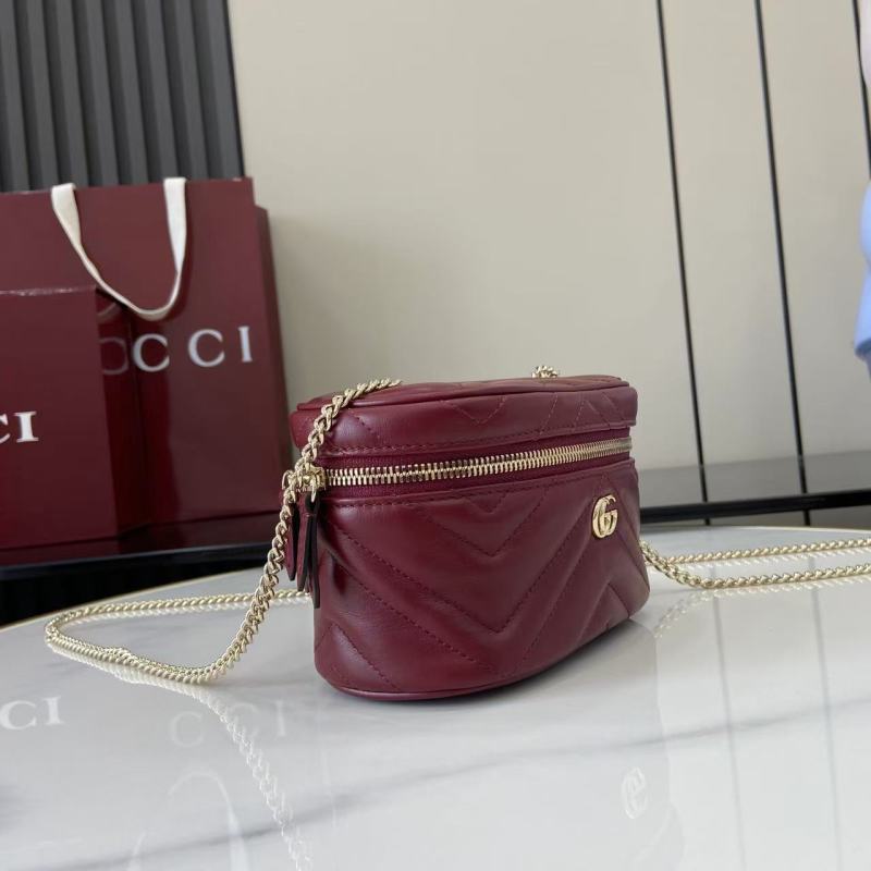 Кожаная сумка Gucci с цепочкой