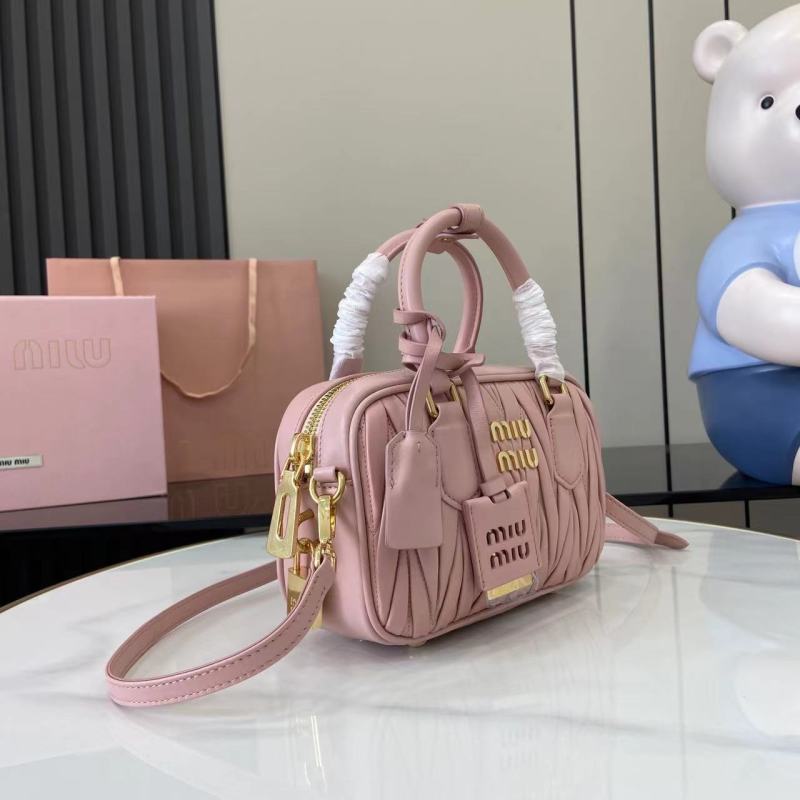 Сумка Miu Miu розовая с ручкой и ремнем