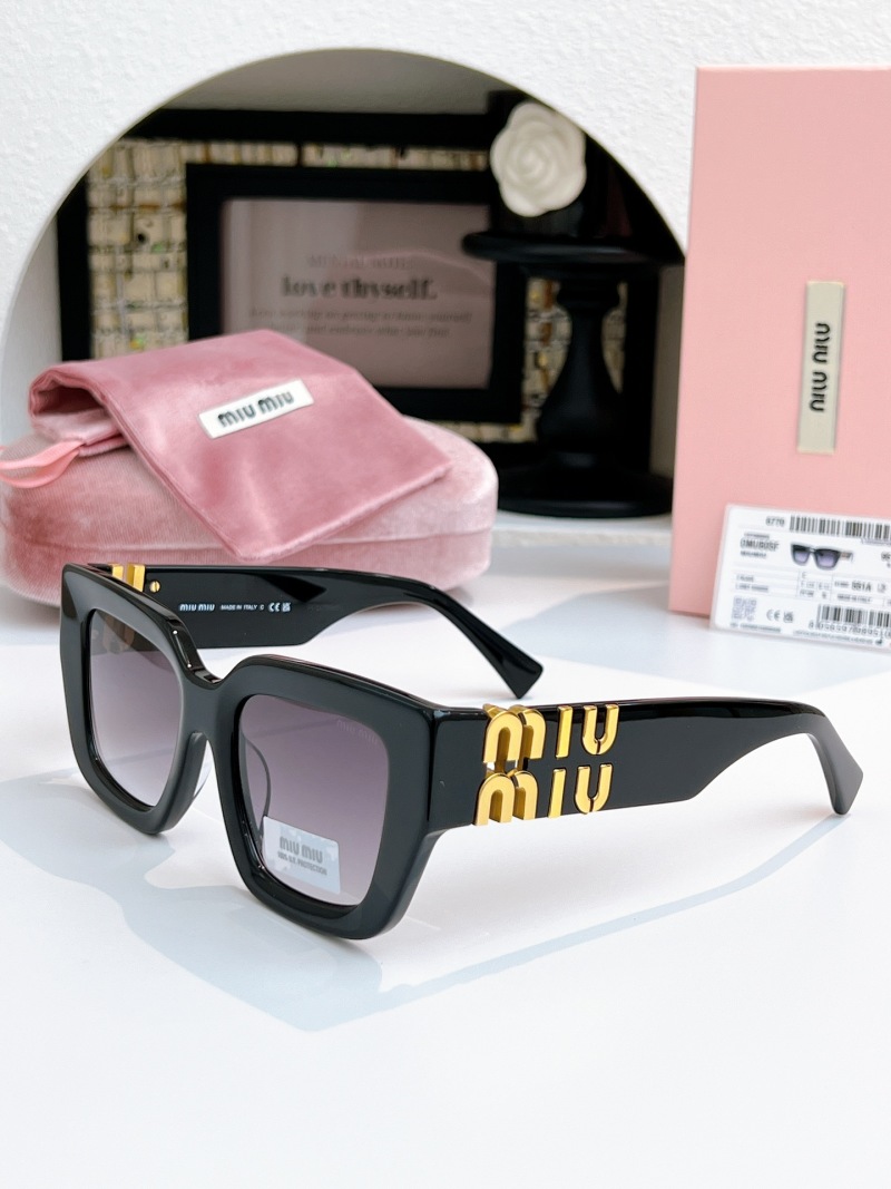 Солнцезащитные очки Miu Miu SMU B05-F
