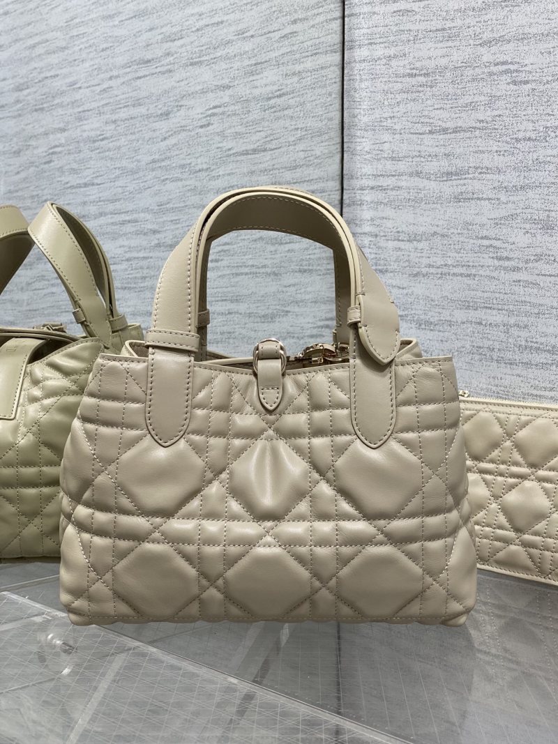 Сумка Dior Lady Dior бежевая