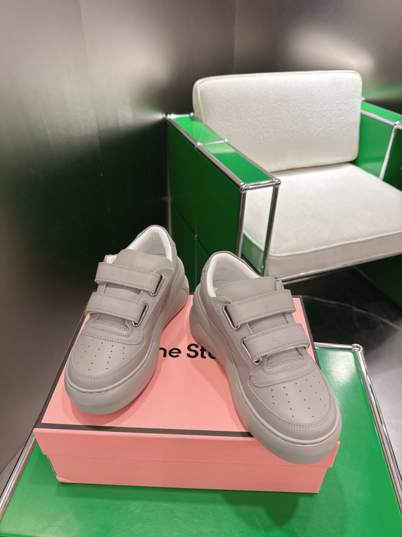 Кроссовки Acne Studios серого цвета на липучках