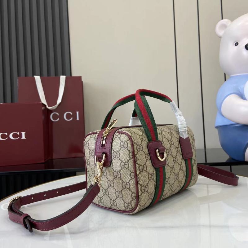 Сумка Gucci с монограммой и ремешком