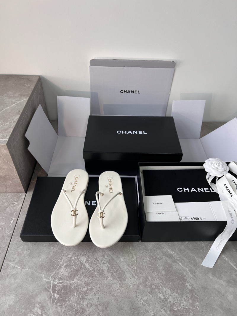Шлепки Chanel белые кожаные