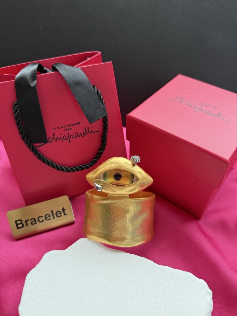 Браслет в виде глаза Schiaparelli