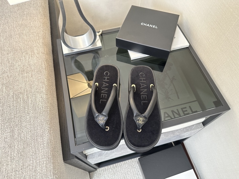Шлёпанцы Chanel черные