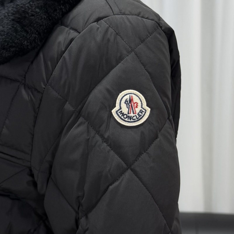 Пуховик Moncler