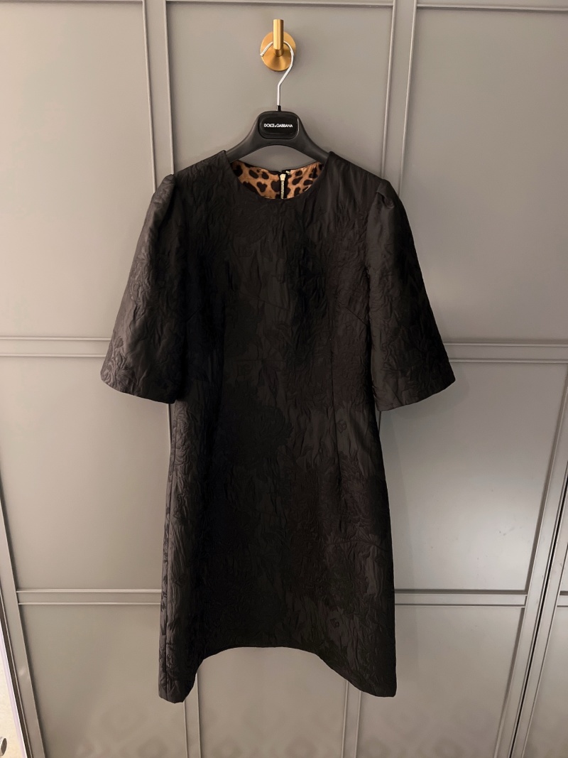 Чёрное платье Dolce & Gabbana с тиснёным узором
