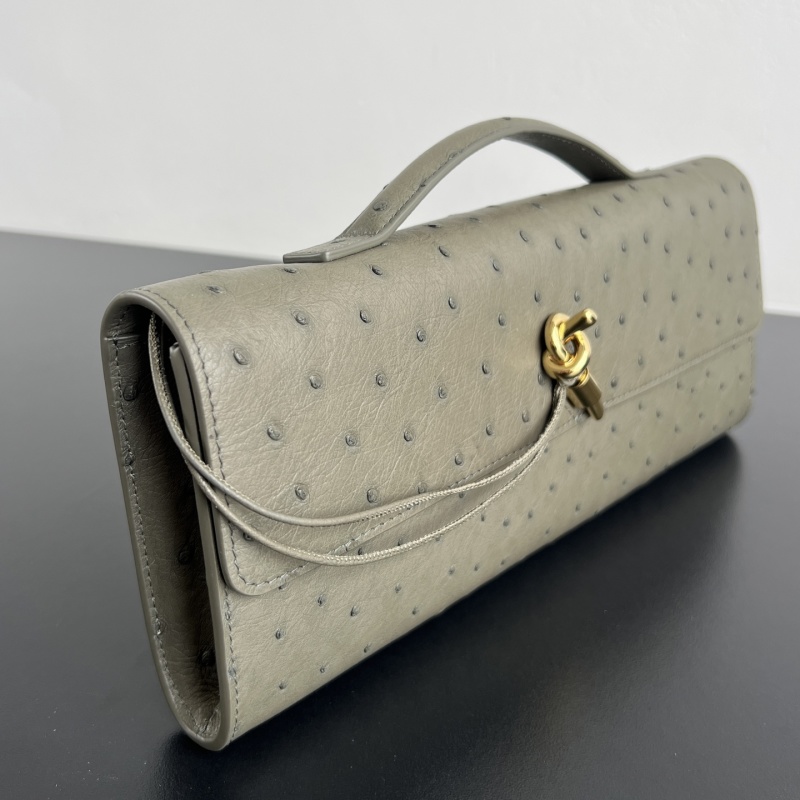 Вечерняя сумка из страусиной кожи Bottega Veneta