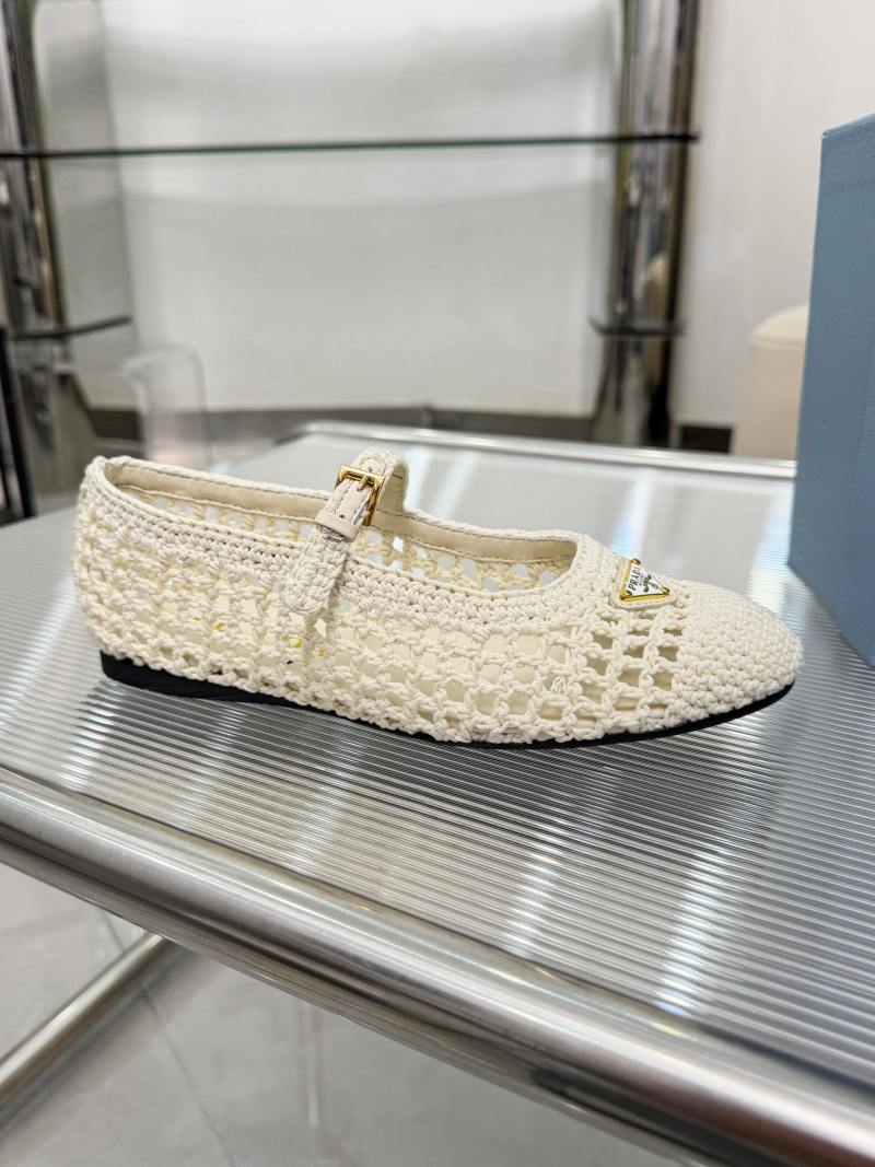 Женские вязаные слипоны с металлической застежкой Prada