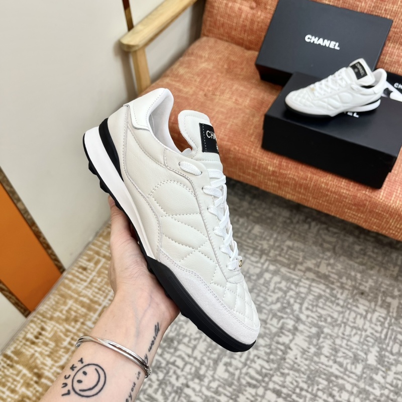 Женские белые кроссовки с ромбовидным узором Chanel
