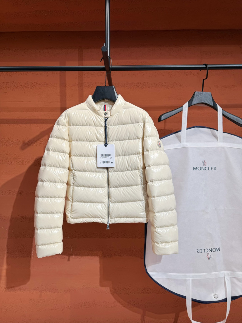 Пуховик Moncler