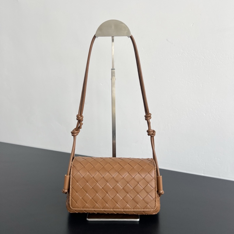 Сумка-кроссбоди коричневая, плетеная кожа, два отделения Bottega Veneta