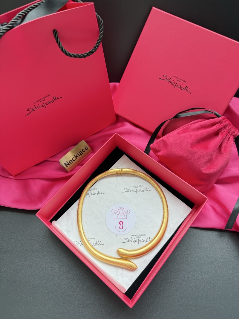 Золотистое колье в виде змеи Schiaparelli