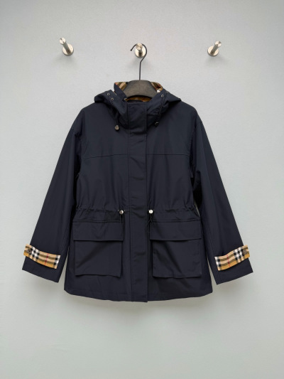 Куртка Burberry с клетчатыми манжетами