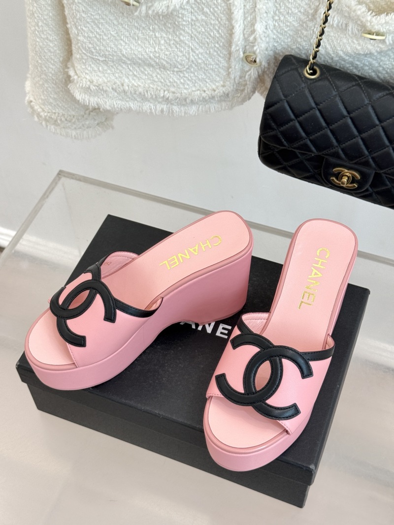 Женские розовые сабо на платформе с логотипом Chanel