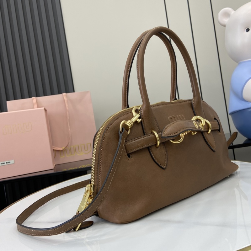 Сумка Miu Miu с золотой фурнитурой