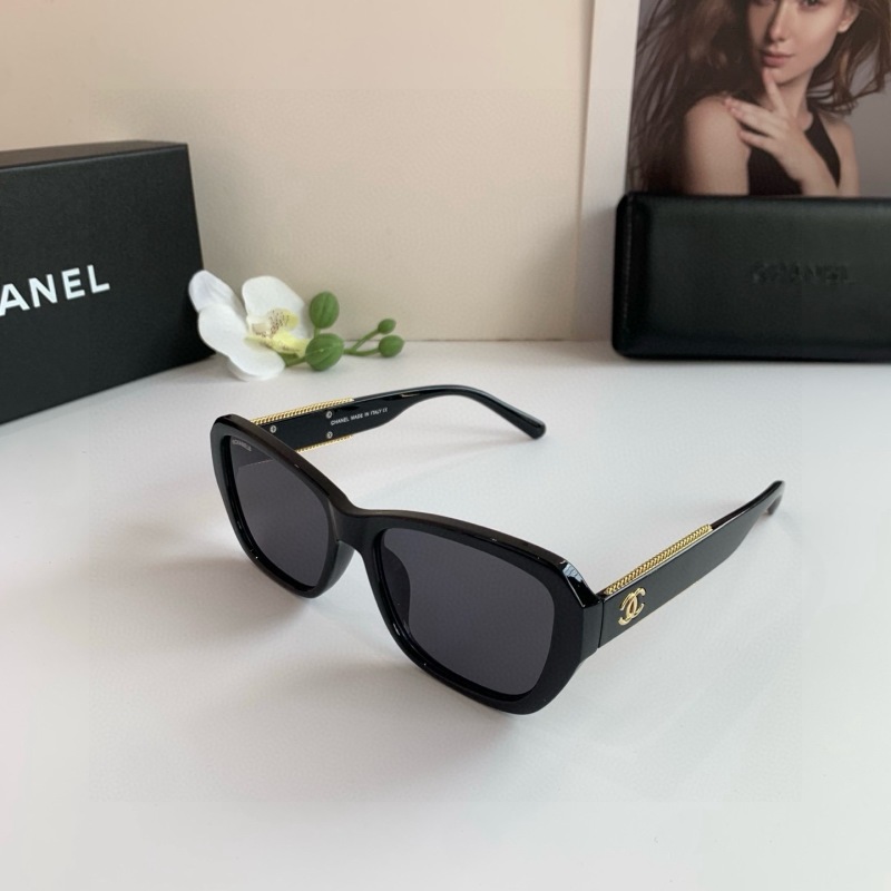 Солнцезащитные очки Chanel черные