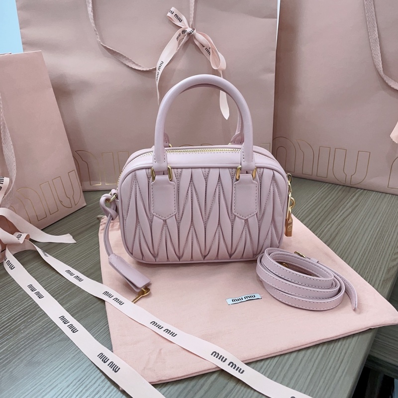Сумка Miu Miu мателассе розовая