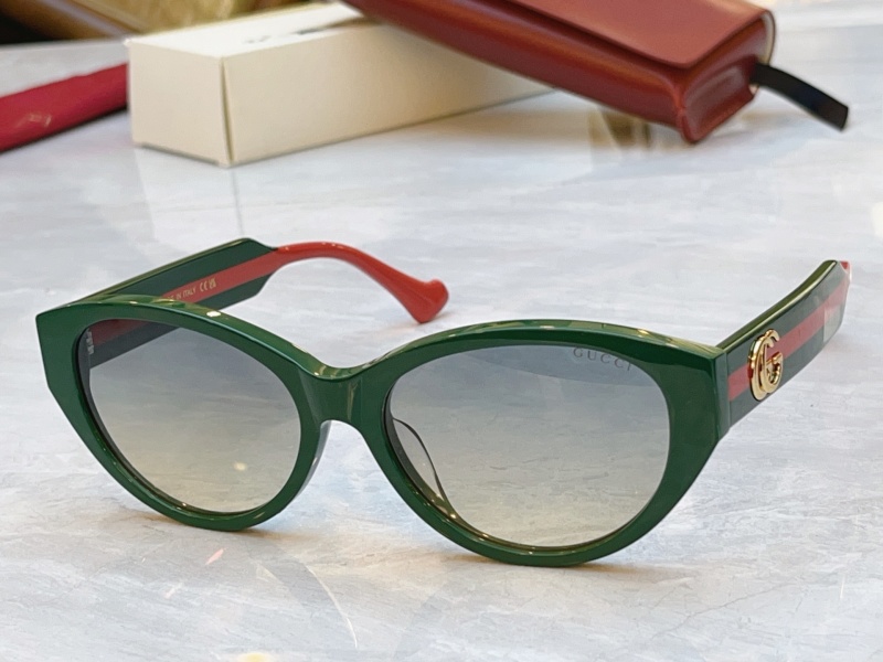 Солнцезащитные очки Gucci GG1554S
