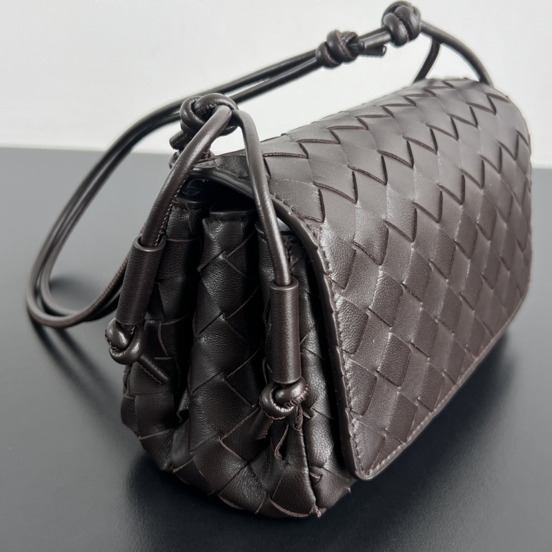 Сумка Bottega Veneta модель Notturno с плетением Intrecciato