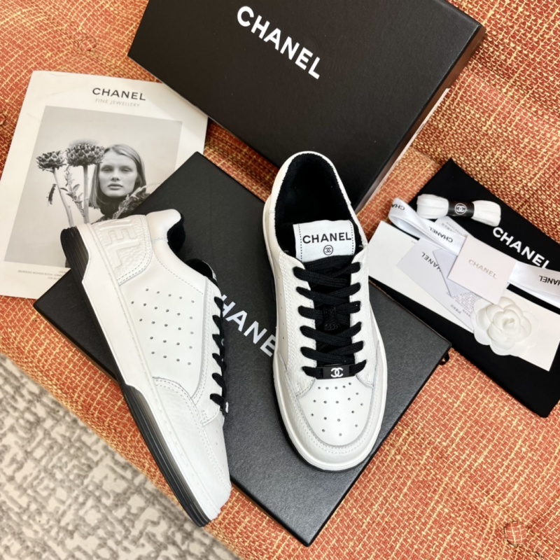 Кроссовки женские Chanel черно-белые