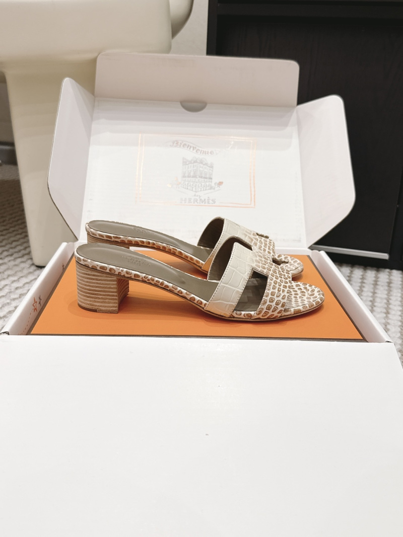 Женские шлепки в стиле Hermes с эффектом кожи рептилии Hermès