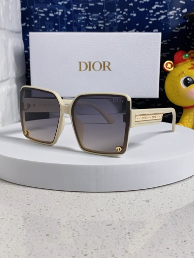 Женские солнечные очки Dior кремового цвета с градиентными линзами