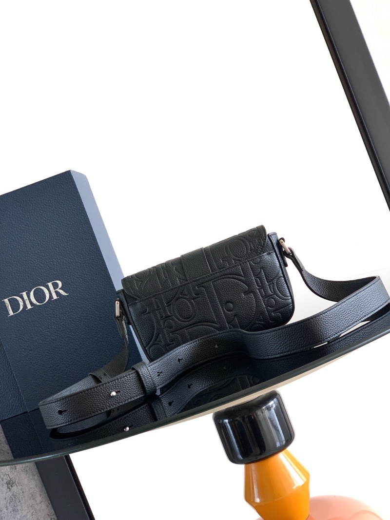 Черная сумка Dior Saddle с ремнем