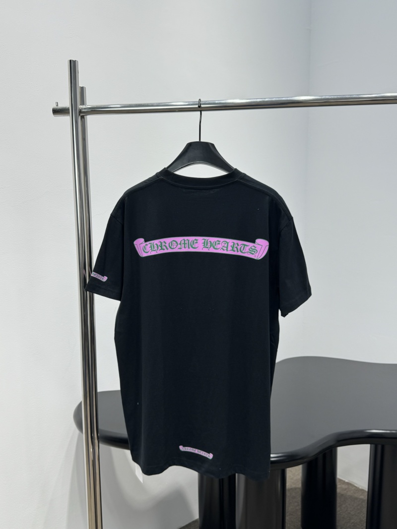 Черная футболка с карманом и розовым принтом Chrome Hearts