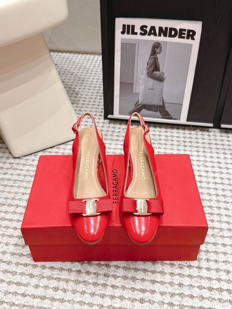Женские красные лаковые туфли с бантом и ремешком Ferragamo