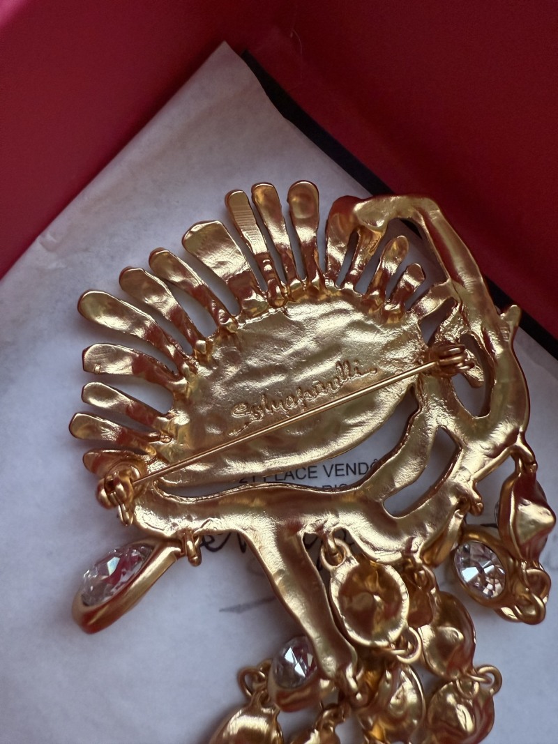 Брошь Schiaparelli с глазом