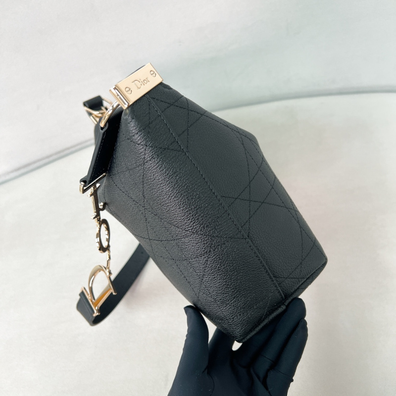 Черная сумка Hobo с фурнитурой Dior