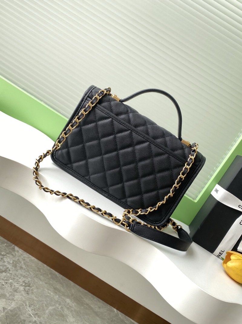 Чёрная сумка-ранец с золотой фурнитурой Chanel